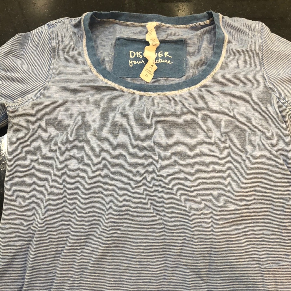 Lululemon Size 2 Soft Tee With Small Stripe - image 3